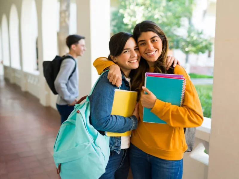 étudiants souriants