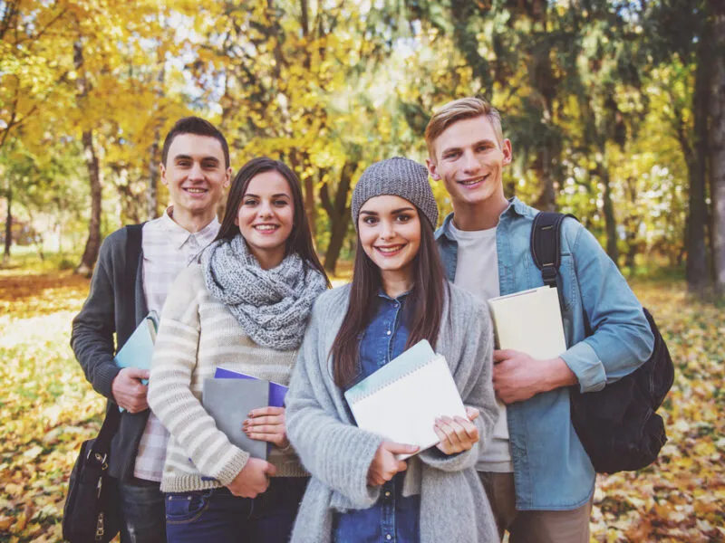 4 étudiants en automne